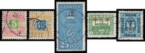 DENMARK: 1851-1985 collection with 4rbs SG 2 (five shades), 1895 definitives plus Inverted Frame set to 100&ouml;, 1907 Newspaper to 10k, 1929 Cancer Research, 1933 Definitives plus die types, Postage Dues, Officials and Newspaper stamps, overall condition fin