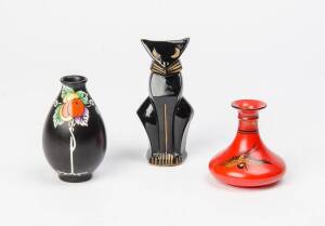 Two Shelley porcelain vases & an art deco porcelain black cat money box. Tallest 14cm. (3 items)