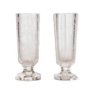 A pair of Bohemian crystal mantle vases with intaglio hunting scenes, circa 1860s. 19cm
