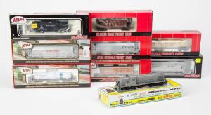 ATLAS: RSD 4/5 Diesel No.7080 (Undecorated) together with rolling stock: 33,000 Gal. Tank Car (Suburban Propane), 3-Bay Cylindrical Hoppers (Indusmin & New York System), 36' Wood Reefer Car (Evansville Packing), Kaolin Tank Car (Anglo-American Clays), 2-B