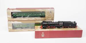 BACHMANN CHINA: JS Class 2-8-2 (B type) Steam Locomotive CS00304 plus Class 22 Baggage Car CP00713 & Dining Car CP00601. All NIB. (3 items).