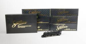 BACHMANN Spectrum Series: USRA 2-6-6-2 Articulated Steam Locomotive (Nickel Plate Road) #82604 plus carriages Diner #8016, Coach #4535, Coach #3764, Combine Carriage with Porthole Door #9916, Observation Car #180& Coach #3814. (7 items).