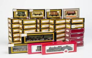 DAPOL: OO Scale collection comprising 4 different steam locomotives; BR Dorchester Castle 900186, GWR Green D022, SDJR D67 and GWR "PENDENNIS CASTLE" DD06; together with 39 freight cars. All NIB (43 items).