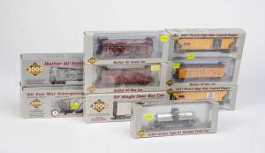LIFE-LIKE PRODUCTS: "PROTO 2000 SERIES" collection of HO scale freight cars, all NIB. (10 items).
