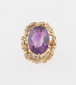 An amethyst dress ring,&nbsp;thistle motif to surround, 18ct yellow gold, weight 7.85 grams, size L.&nbsp;
