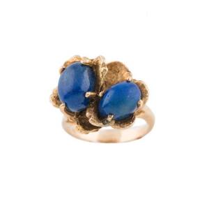 A lapis lazuli ring, floral motif, 12ct yellow gold, weight 11.9 grams, size N.