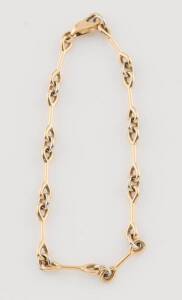 A snaffle link bracelet, 18ct yellow gold, weight 10.06 grams, length 18.5cm.