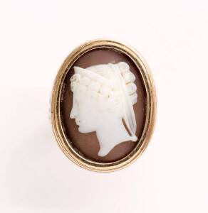 A Victorian helmet shell cameo ring, depicting a Classical female profile,&nbsp;9ct yellow gold, weight 9.18 grams, size K &frac12;.