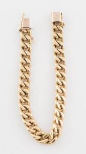 A gold curblink bracelet, 18ct yellow gold, weight 19 grams, length 20cm.