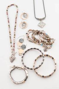 A collection of jewellery including Lior earrings, bracelets and neckaces, including 9ct gold.