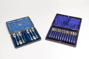 A boxed set of sterling silver teaspoons and tongs, together with a boxed set of twelve teaspoons Martin Hall, Sheffield, 1904.
