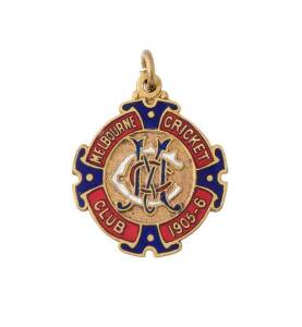 MELBOURNE CRICKET CLUB, 1905-6 membership badge, made by Bridgland & King, No.151. Together with an official box for this issue, No.1262.