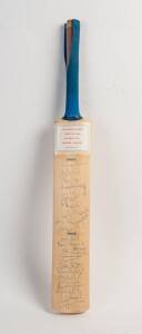 1992 WORLD CUP FINAL - PAKISTAN v ENGLAND, full size Cricket Bat with 30 signatures including Imran Khan, Javed Miandad, Graham Gooch & Ian Botham.