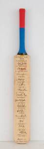 1996 AUSTRALIAN WORLD CUP TEAM, full size "Gabba" Cricket Bat with 15 signatures including Mark Taylor, Shane Lee, Glenn McGrath & Ricky Ponting. Some tone spots. [Australia lost the final to Sri Lanka].