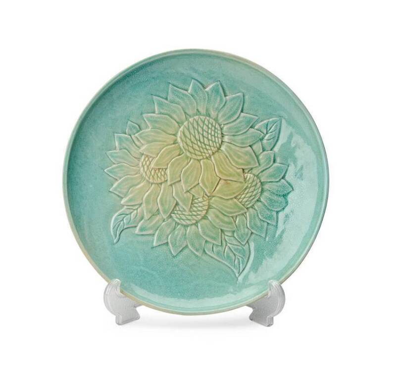 Klytie Pate pottery plate with chrysanthemum motif, Australian 1940. 27cm diameter