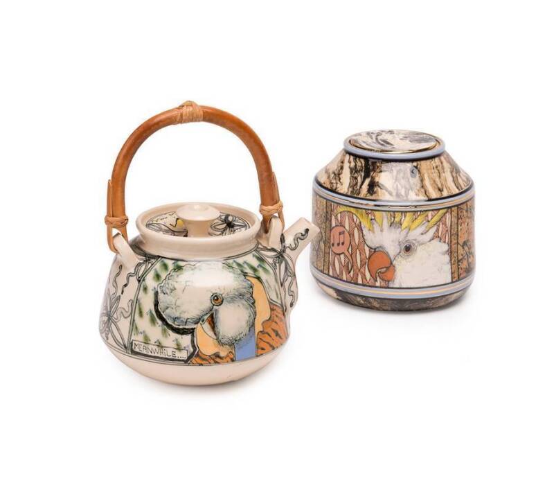 Stephen Bowers Australian pottery teapot and tea caddy, 19 and 12.5cm 