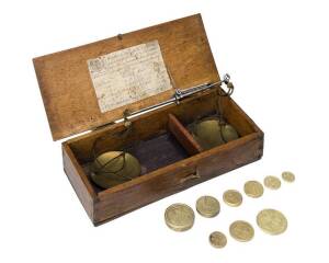 "Freeman & Sons" Lednhall St. London gold scales in oak box circa 1752-62. Used for checking the weight of gold coins, Guinea, 1/2 Guinea, Moidore, 1/2 Moidore & 5 weights in pounds, shillings & pence. 