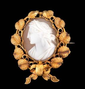  A gold foliate and cameo brooch by Edward Schafer, Melbourne, the carved helmet shell depicting a classical female profile. Yellow gold. Marked E.S. with emu mark. Diameter 40mm. 