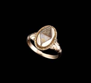 A gold ring, the oval panel set with two triangular gold quartz sections. Yellow gold. Weight 6.94 grams. Ring size W. Provenance: A private collection, Ballarat. 