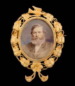  A gold foliate portrait brooch by Lamborn and Wagner, Melbourne, the central panel containing a handpainted portrait of a bearded gentleman. Yellow gold. Marked L & W, with star mark. Diameter 40mm. 