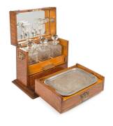 A fine Tantalus drinks cabinet, English oak with 3 crystal decanters, silver plated serving tray & 4 glasses. Late 19th Century. 36cm high, 39.5cm wide, 29cm deep - 2