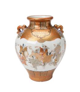 A Japanese Kutani vase, Meiji period (1868-1912), decorated with entertainers, signed "Dai Nihon Kaburaki, Kutani Sei", 14cm high