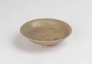 A small celadon saucer dish, Song Dynasty (960-1279), 14cm Diameter