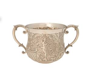 A Victorian sterling silver porringer by Wakely & Wheeler London 1898. 9cm high, 16cm wide