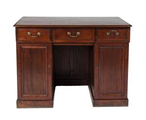 A Georgian mahogany twin pedestal clerk desk, early 19th century. 92cm high, 122cm wide, 60cm deep