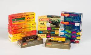 ROUNDHOUSE PRODUCTS: HO Scale rolling stock models and kits; all in original boxes. (44 items).