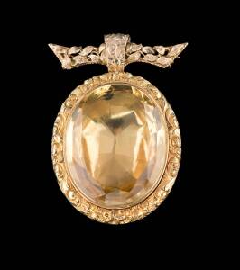 An antique citrine pendant. Yellow gold. Length 4.4cm.