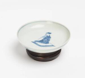 A small Chinese blue & white dish with a studio mark on the base, 17th or 18th Century. 11cm diameter