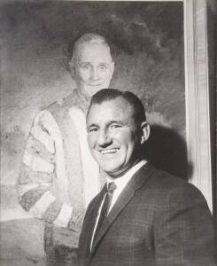 BOB ROSE (COLLINGWOOD): Group with book "A Century Of The Best" endorsed by Bob to his mother "Have a very happy 1991 Xmas, read about your sons"; superb photograph (framed, 53x63cm); Collingwood Hall of Fame beer glass. [Bob Rose played 152 games 1946-55