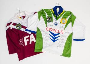 CANBERRA RAIDERS: Canberra Raiders jersey signed by 1999 team with 15 signatures including Laurie Daley & Brett Mullins. Plus 1999 Manle Warringah Sea Eagles jersey (unsigned).