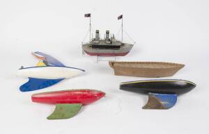 A group of 5 pond yachts and model boats. Longest 62cm