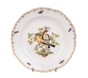 A Meissen porcelain cabinet plate painted with birds. Blue crossed swords mark, 19th Century. 21 cm diameter