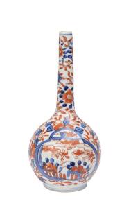 A small Chinese "Wucai" long neck vase, 19th-20th Century. 19cm high.