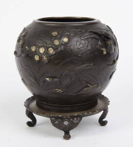 A Japanese bronze vase on stand, early 20th Century. Total 22cm