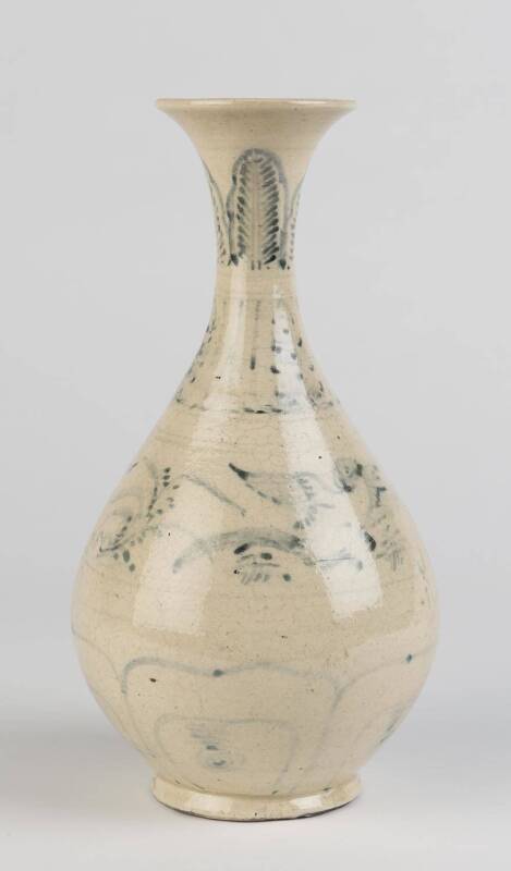 A Vietnamese blue and white pear shaped vase, painted with a pair of birds and stylized bands, circa 16th Century. 31cm high