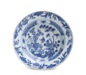 A Chinese blue and white dish, 17th Century. 16.8cm diameter