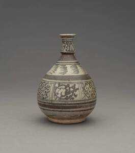 A rare northern Thai ovoid bottle, Sawankhalok kilns, 14th-15th century