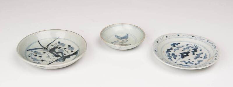 Three Vietnamese blue and white dishes, 16-19th Century. 10cm-14.3cm diameter