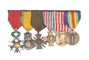 A group of French service medals, WW1 period, including Legion D'Honneur, Medalle Militaire & Croix de Guerre.