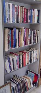 MILITARY & HISTORY: 4 Shelves of books including hardcover broadsides. (124 books approx)
