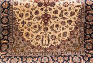 A floral patterned hand woven Persian style fine weave rug, made in Pakistan. 140 x 215