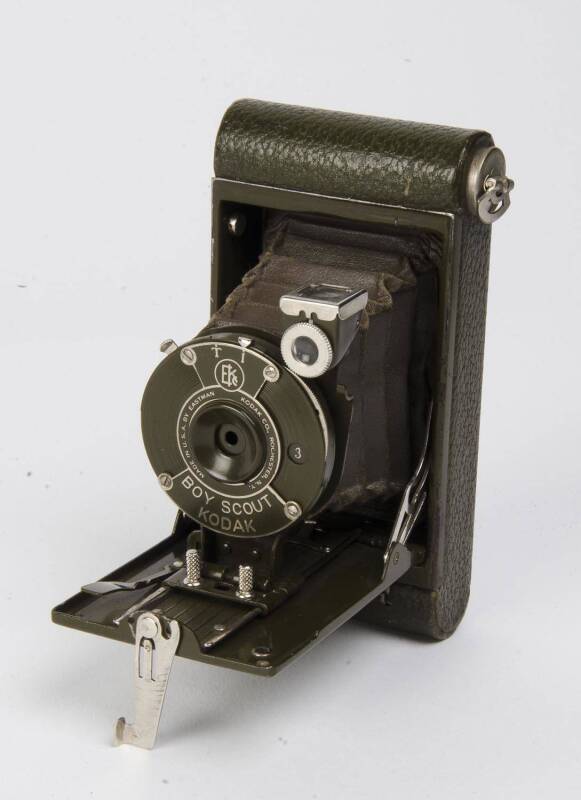 KODAK (Eastman Kodak Co.) (USA): Kodak Boy Scout 127 roll-film camera in olive.