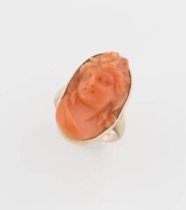 A conch shell cameo brooch and a coral cameo ring, of classical profile . 9ct gold. Weight: 10.9 grams. 