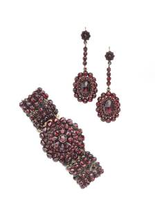 A Bohemian garnet suite, comprising a bracelet and pendant earrings. 