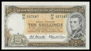 TEN SHILLINGS: 1961 Coombs/Wilson Reserve Bank McDonald #25, prefix 'AH/26' four sequentially numbered, faint pay packet bends, aUnc, Cat $1300+. (5)