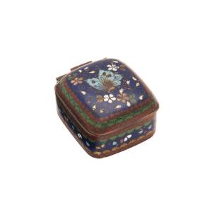 CLOISONNE WARE: Blue cloisonné desk box 4½x2½x3½cm with butterfly pattern on the hinged lid & pale blue enamelling within, minor blemishes.